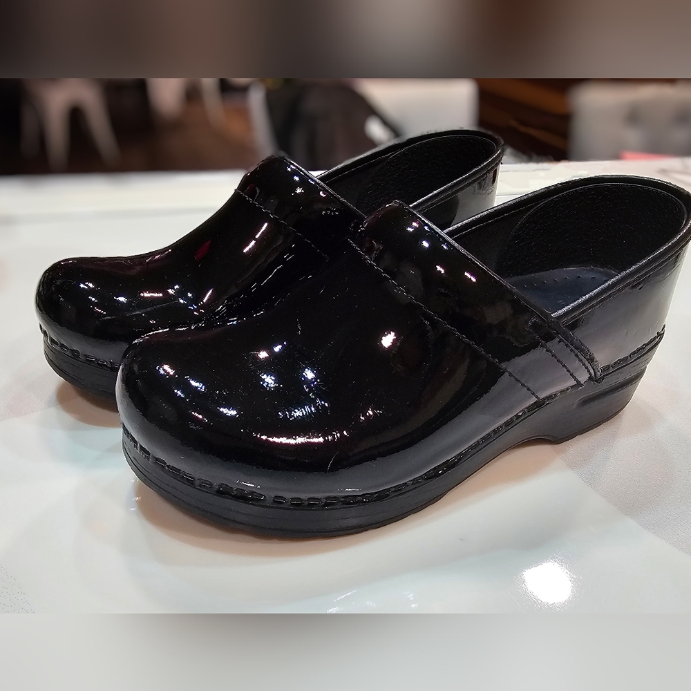 DANSKO Professional Black Patent Clog Sz 38